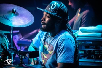 Aston-Barrett-Jr-live-02